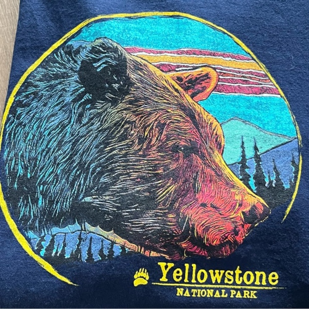 Yellowstone National Park Navy Blue TShirt Unisex L Bear Graphic Cotton Wildlife - Picture 8 of 8